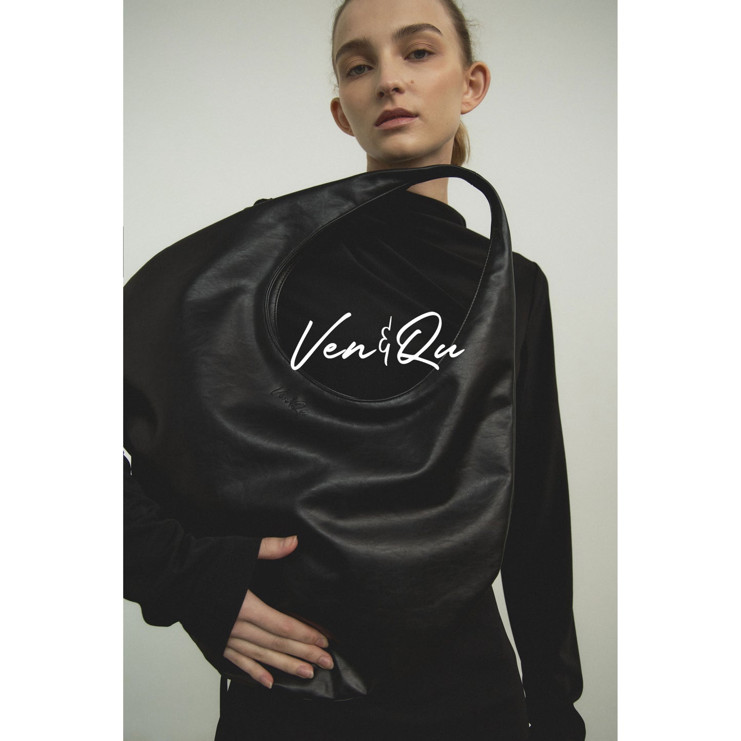 Geanta de umar Pebble - Neagra