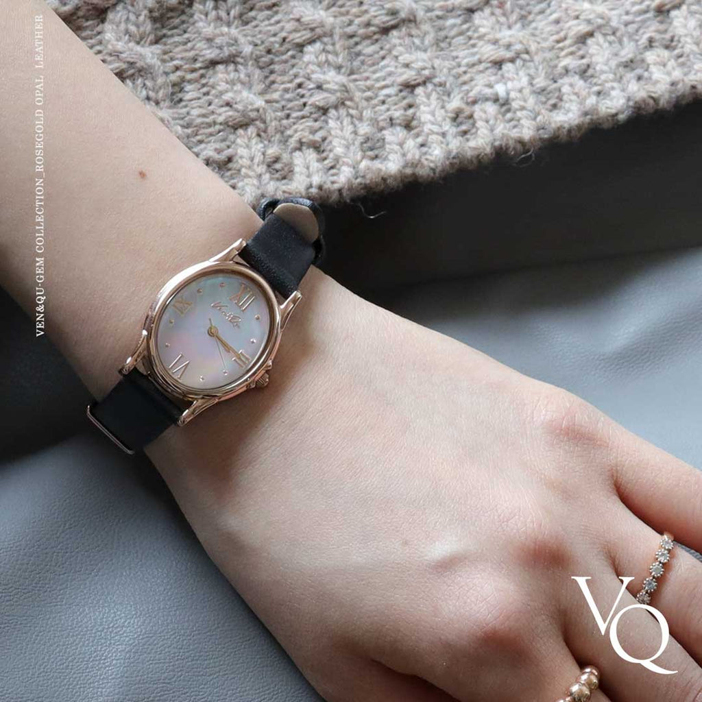 อัญมณี-โรสโกลด์/โอปอล (หนังสีดำ)