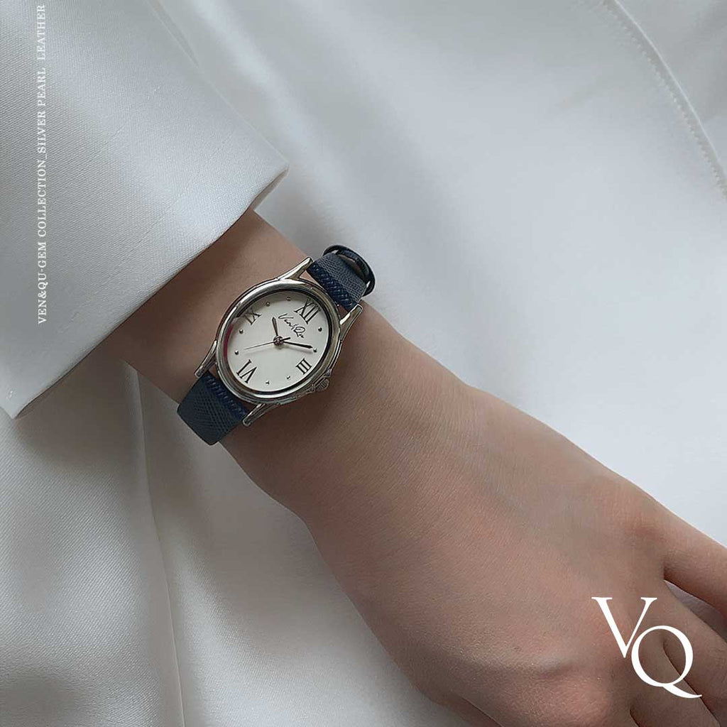 Gem-sølv/perle (Navy Saffiano-skinn)